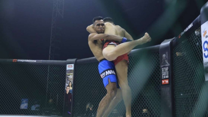 Ganas, Sandi Pramana Cekik Rio Stefanus hingga Keok di One Pride