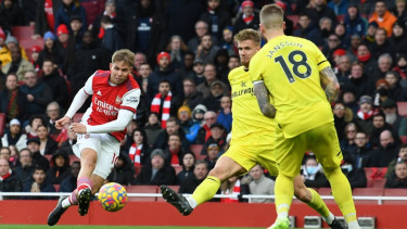 Gelandang Arsenal, Emile Smith Rowe bobol gawang Brentford