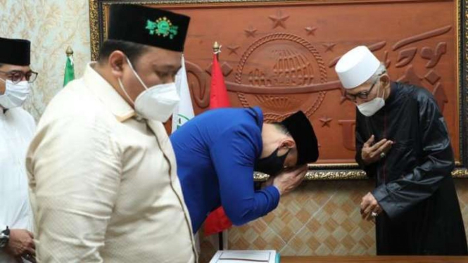 Ketum Partai Demokrat AHY saat sowan ke Rais Aam NU KH Miftachul Akhyar.