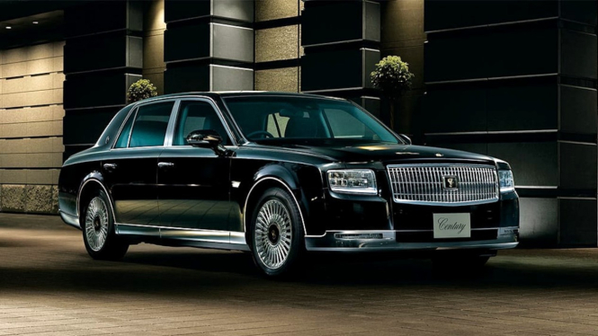 Toyota Century generasi tiga yang cuma ada satu unit di Indonesia.