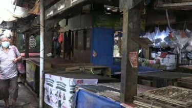 Lapak pedagang tahu tempe di Pasar Rawasari,  Jakarta Pusat, terlihat kosong.