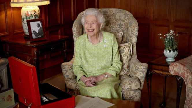 Ratu Elizabeth II diharapkan untuk melanjutkan "tugas ringan" termasuk membongkar "kotak merah" -nya. (Reuters: Chris Jackson/Buckingham Palace)