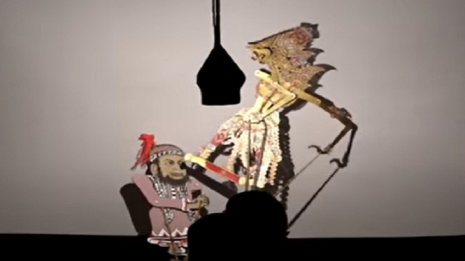 Wayang mirip Khalid Basalamah digebuk berkali-kali