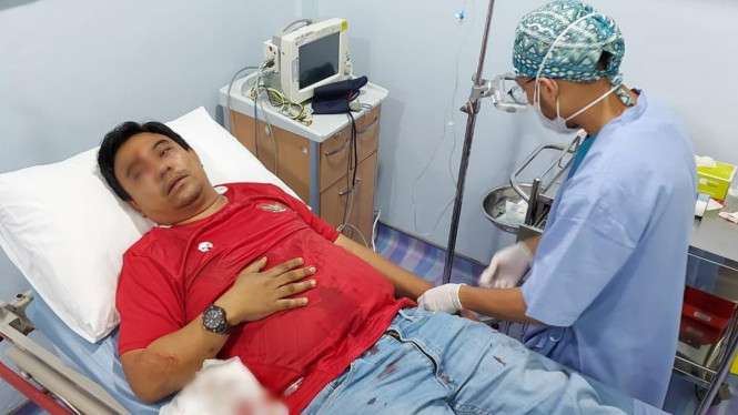 Ketum KNPI Haris Pertama saat perawatan di rumah sakit usai dikeroyok.