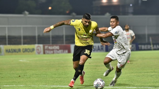 Persija Jakarta menghadapi Barito Putera