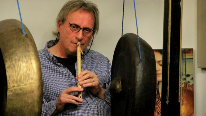 Simon Cook belajar gamelan. BBC Indonesia