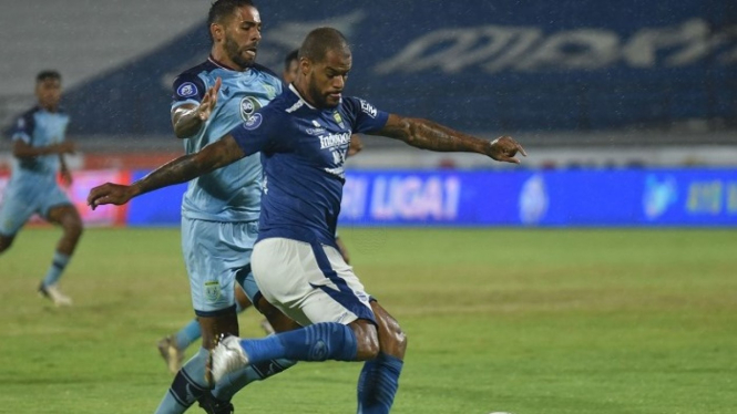Duel Persib Bandung vs Persela Lamongan
