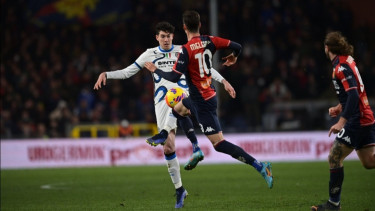 Pertandingan Genoa vs Inter Milan. 