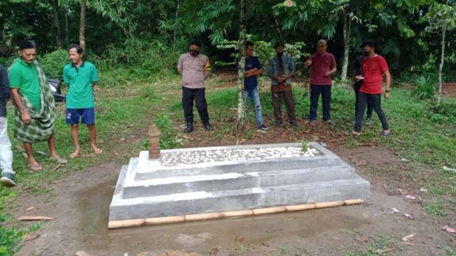 Makam di Tangerang heboh lantaran tertulis nama nabi di papan nisannya