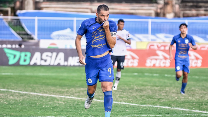 Selebrasi Kapten PSIS Semarang, Wallace Costa usai bobol gawang Persikabo 1973
