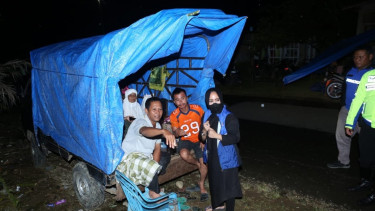 Korban gempa di Pasaman Barat.