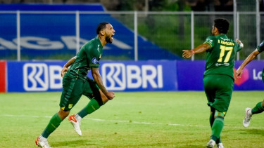 Bek Persebaya Surabaya, Alie Sesay