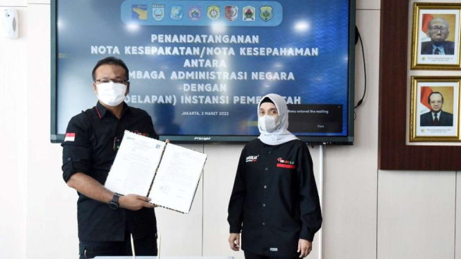 Kepala LAN RI, Dr. Adi Suryanto, M.Si Saat Penandatanganan MoU dengan 8 Instansi