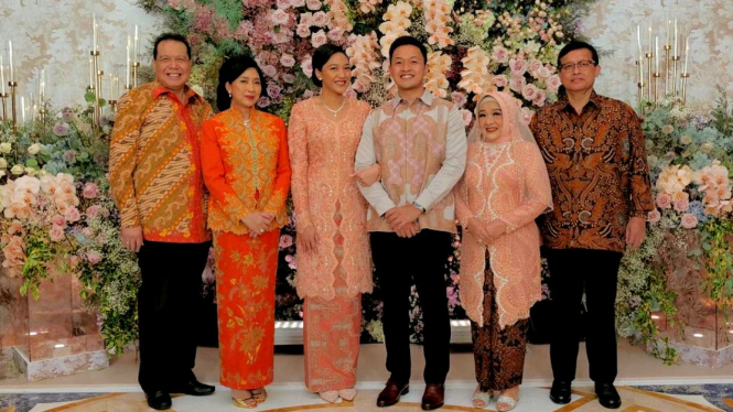 Putri Tanjung bertunangan dengan Guinandra Jatikusumo