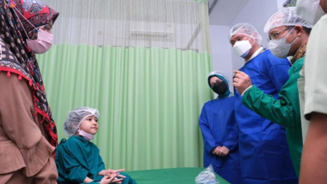 FKG Unhas Adakan Operasi Bibir Sumbing 5 Anak secara Gratis