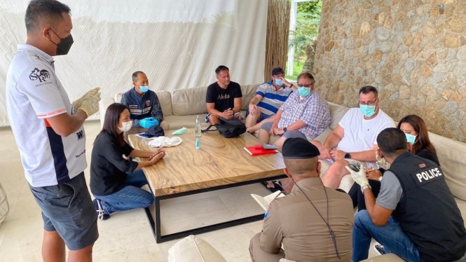 Aparat Kepolisian Thailand meminta keterangan dari sejumlah teman Shane Warne yang meninggal dunia di salah satu vila di Koh Samui. (Supplied: Bo Phut Police Station)