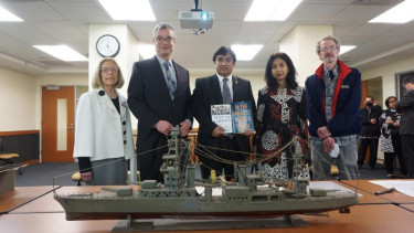Konsul Jenderal RI Houston Andre Omer Siregar saat mengunjungi pameran.
