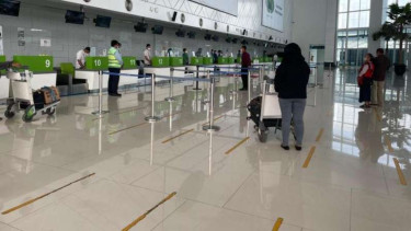 Suasana bandara Ahmad Yani Semarang, Selasa, 8 Maret 2022.