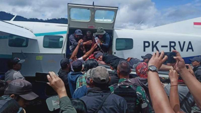 Korban pekerja proyek di Intan Jaya saat dirawat.