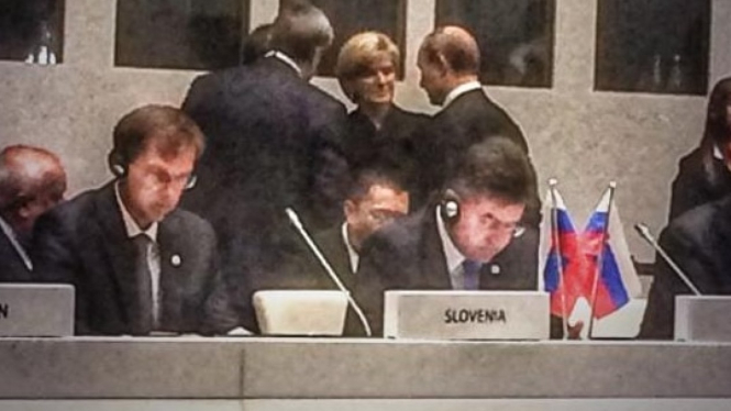 Julie Bishop yang pada 17 Oktober 2014 menjabat Menlu Australia, sempat melakukan konfrontasi pada Presiden Rusia Vladimir Putin selama 10 menit. (Twitter: @Mike_Rann)