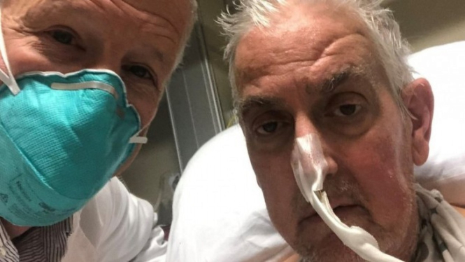 David Bannett, pria pertama yang menerima transplantasi jantung babi.