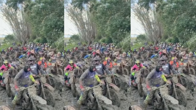 Viral Peserta Balapan Motor Off Road Terjebak Lumpur 
