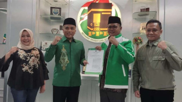 Sekjen PPP, Arwani Thomafi bersama politikus PPP Dian Prasetio 