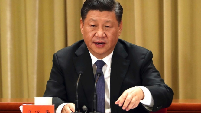 Presiden China Xi Jinping menyebut prioritas saat ini adalah mencegah situasi di Ukraina menjadi tidak terkendali. (AP: Mark Schiefelbein, Pool)