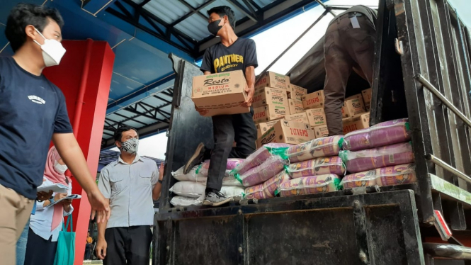 Distribusi Minyak Goreng Oleh Pemkab Tangerang Dilakukan Door to Door