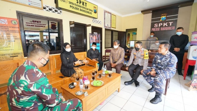 Bupati Banyuwangi, Ipuk Fiestiandani menengahi bentrok 2 perguruan silat 
