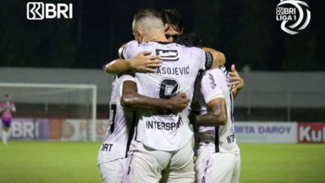Selebrasi pemain Bali United usai bobol gawang Persiraja Banda Aceh