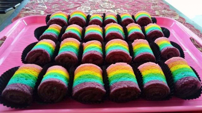 Resep kue bolu gulung pelangi kukus   