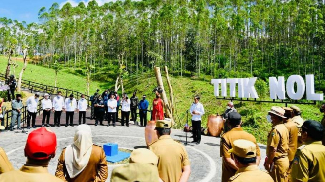 Presiden Jokowi dan Sejumlah Menteri Kabinet di Titik Nol IKN