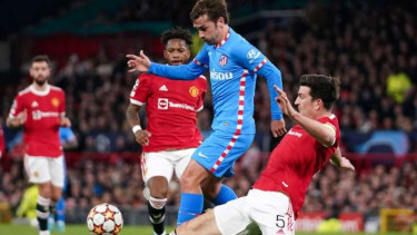 Kapten Manchester United, Harry Maguire (kanan)