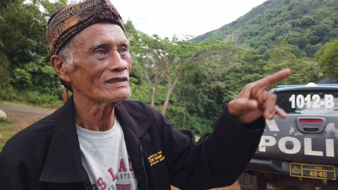 Warga Desa Cipareuan, Abah Maman.