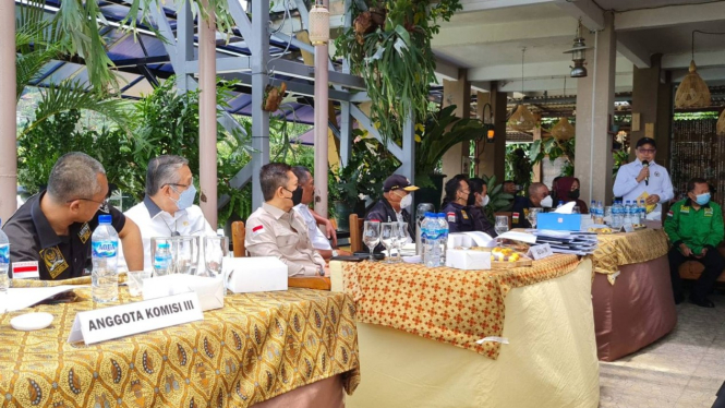 Komisi III DPR saat bertemu dengan warga Bojong Koneng dan Sentul City.