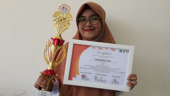 Mahasiswi Universitas Islam Negeri (UIN) Datokarama Palu Nur Fhatila Dini 