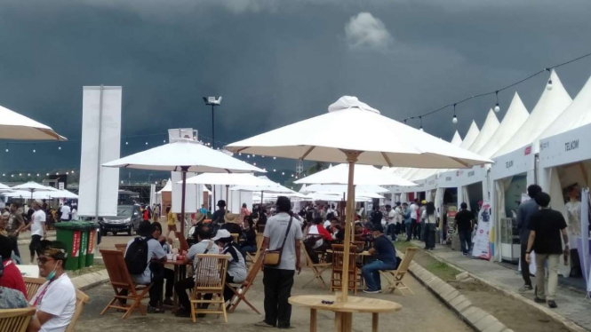 Cuaca mendung di Sirkuit Mandalika, NTB.