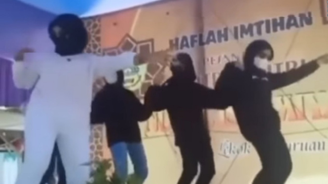 Viral Santri-santri Wanita Goyang Pargoy  