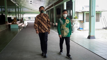 Wali Kota Solo Gibran Rakabuming Raka Bersama KGPAA Mangkunegara X