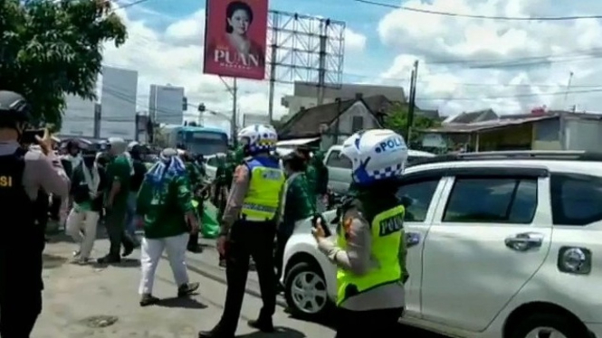 Penertiban Gerakan Pemuda Kabah di Solo, Jateng.