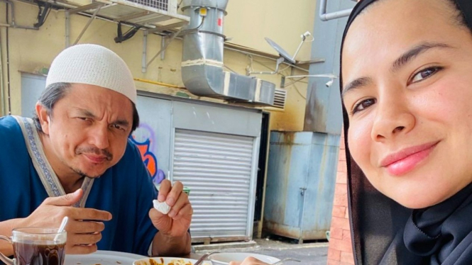 Engku Emran dan Noor Nabila.