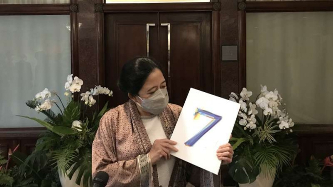 Puan Maharani dapat album BTS dari Parlemen Korsel