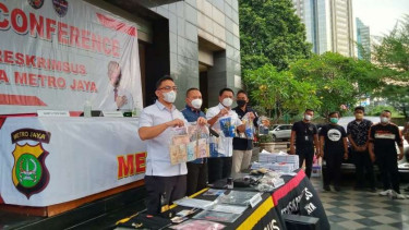 Konferensi pers Polda Metro soal kasus robot trading Fahrenheit 
