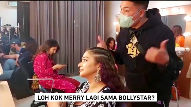 Asisten Raffi Ahmad, Merry sedang merias artis Bollystar
