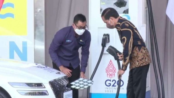 Jokowi resmikan SPKLU Ultra Fast Charging di Nusa Dua, Bali.
