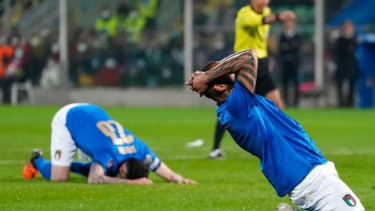 Pemain Timnas Italia ratapi kegagalan lolos ke Piala Dunia 2022.