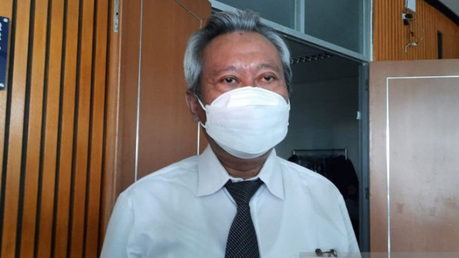 Rektor UMS Sofyan Anif memberikan keterangan kepada wartawan di Solo