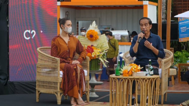 Jokowi dan Raisa Adriana