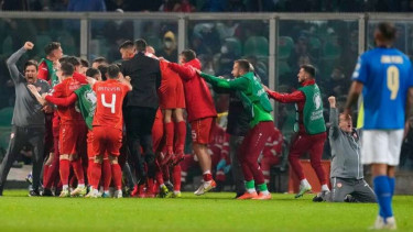 Pemain Timnas Makedonia Utara rayakan kemenangan lawan Italia